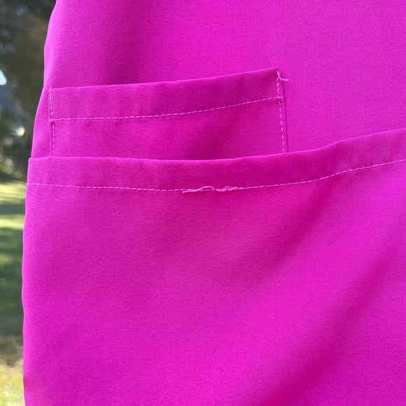 Pink Joe Boxer Scrub top in Size Medium in Great Condition - Picture 12 of 12